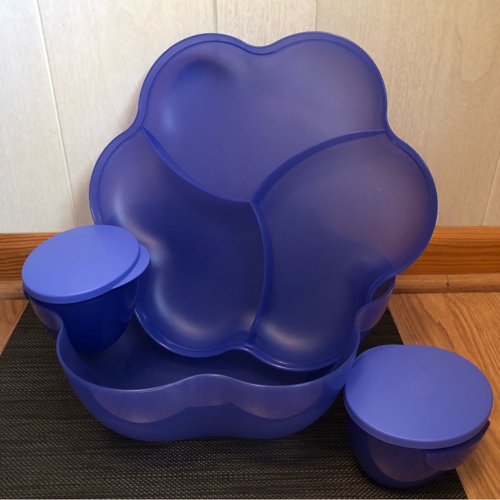 New Tupperware CHIP 'N DIP SET